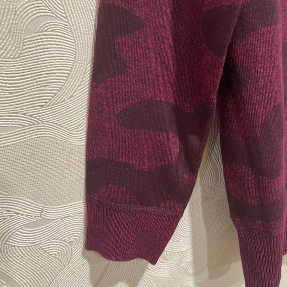 0380 NEW BOYS BURGUNDY CAMO LONG SLEEVE SWEATER - Picture 5 of 10